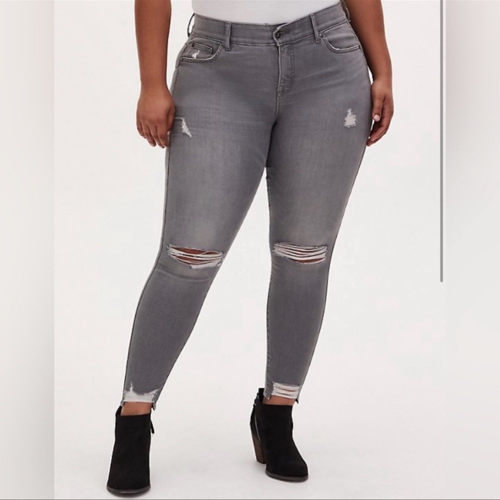 BOMBSHELL SKINNY SUPER SOFT HIGH-RISE DESTRUCTED JEAN